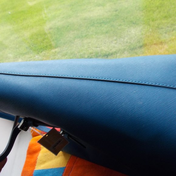 Michael Kors New Blue Saffiano Leather handbag - Picture 9 of 13